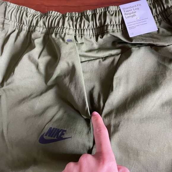 Men's Nike Sportswear Tech Essentials Pants green new with tags DR9101-326 - Picture 3 of 6